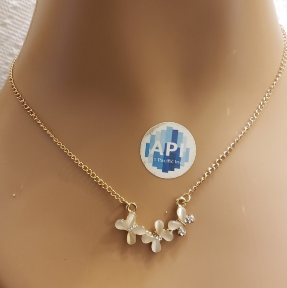 Butterfly Trendy Necklace - Picture 9 of 9